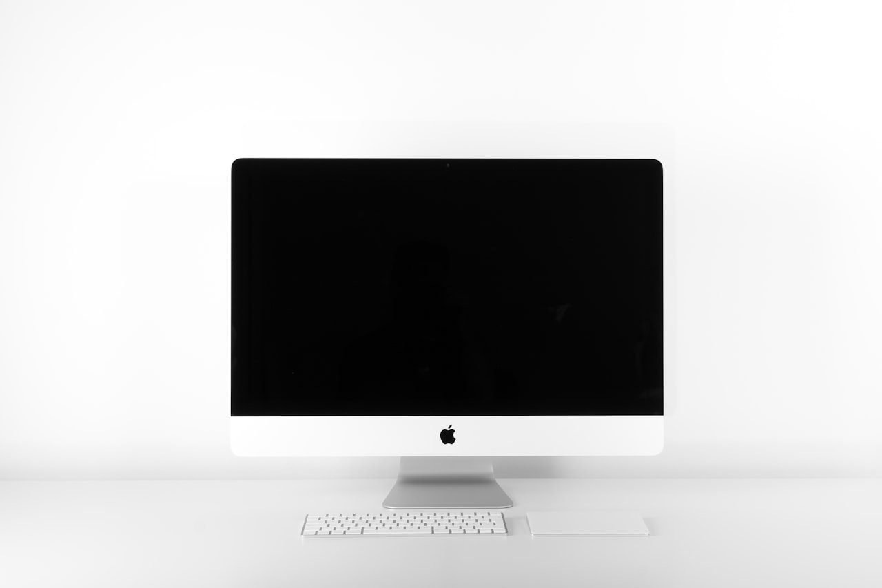 شاشات الألعاب: IPS أم OLED؟ دليلك لاختيار معدل التحديث 144Hz – 240Hz وزمن الاستجابة