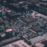 اللوحة الأم (Motherboard): الفوارق بين شرائح B-Series و Z-Series/X-Series وكيف تختار الأنسب